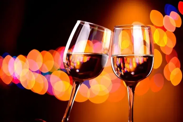 Curved Black Metal Freestanding Wine Rack